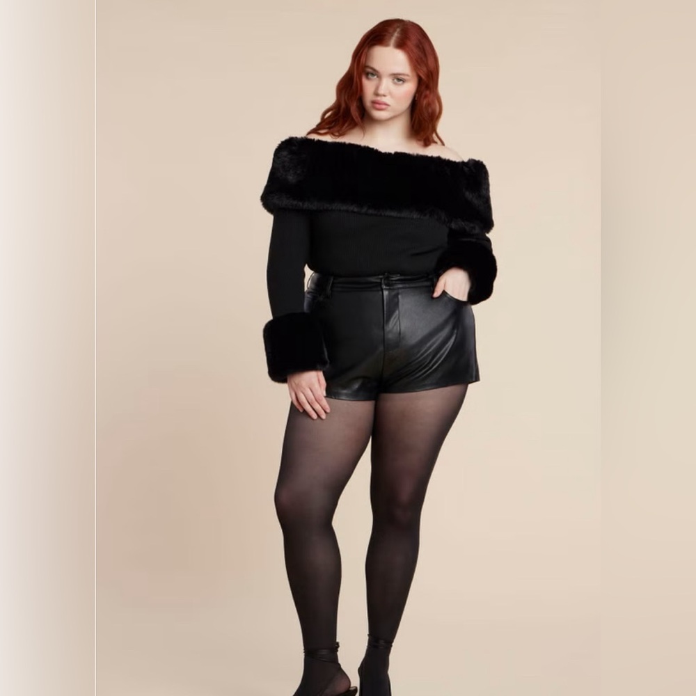 ♥️ 2/$10 Faux leather shorts